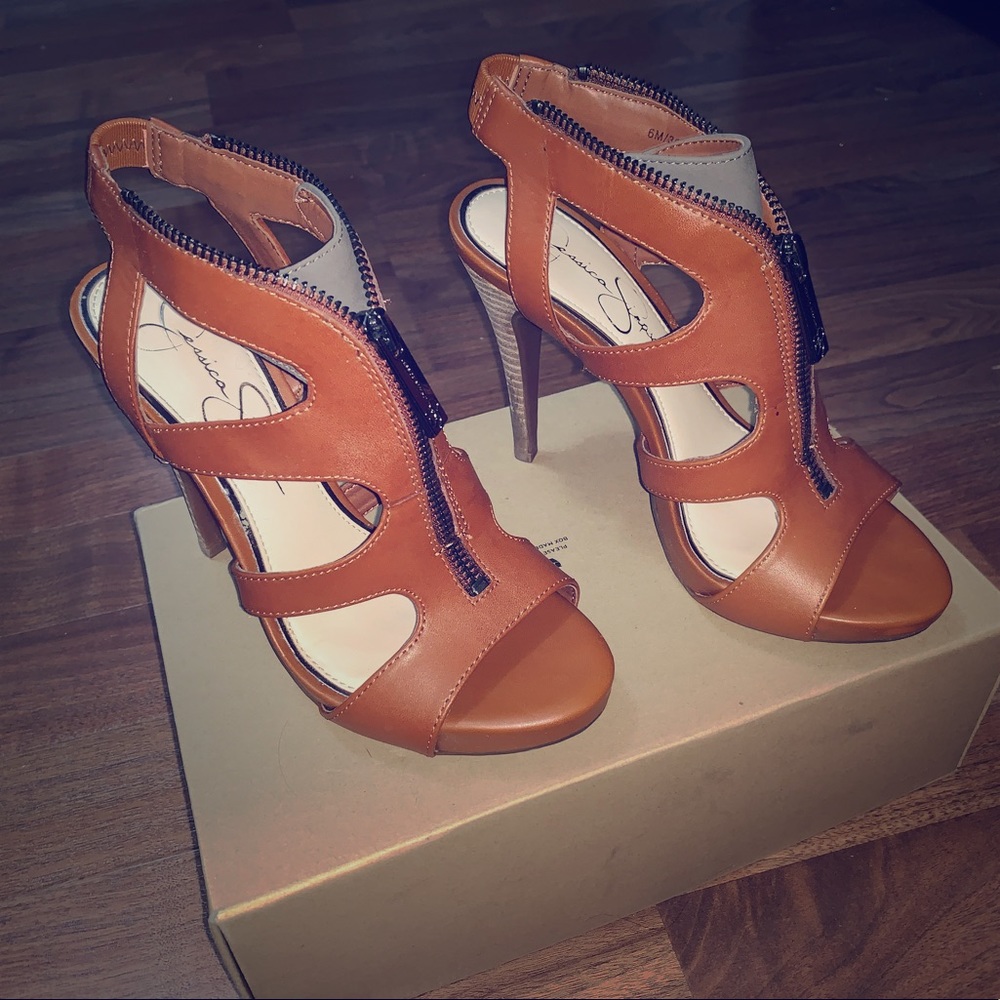 Jessica Simpson High Heels 👠
